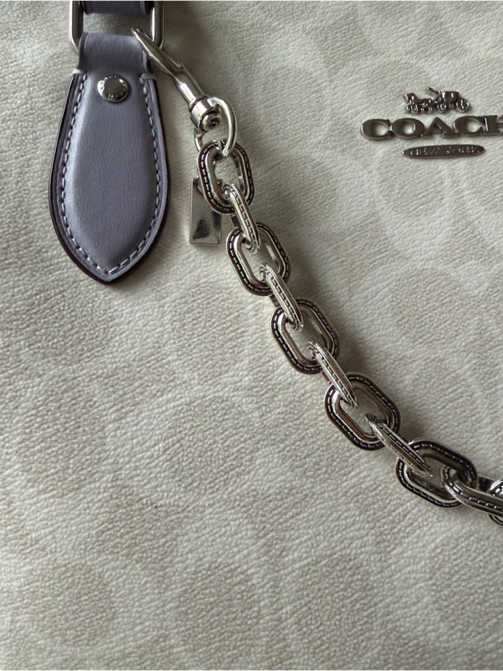 Coach Gallery Tote in leather / signature canvas with chain charm - Picture 7 of 12